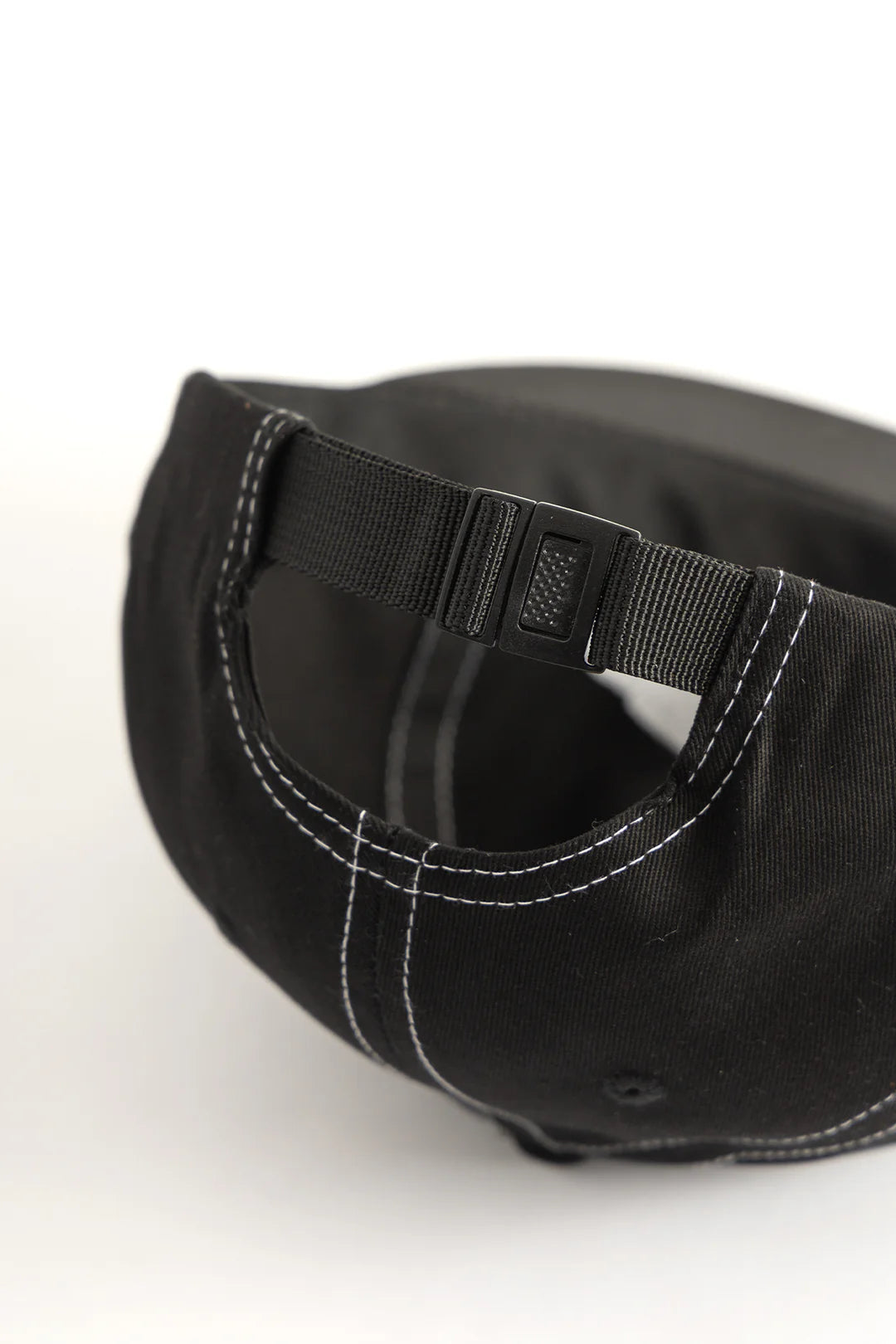 Arch Logo Contrast Stitch Black